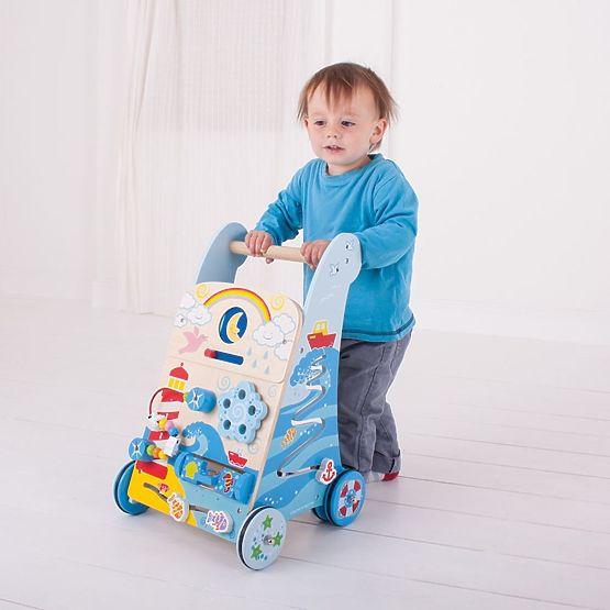 Aktiver Walker mit Meeresmotiv
