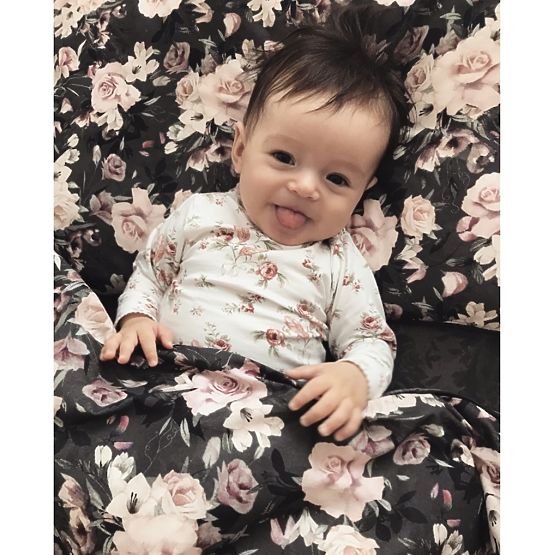 Bettwäsche mit füllenden Nachtblumen