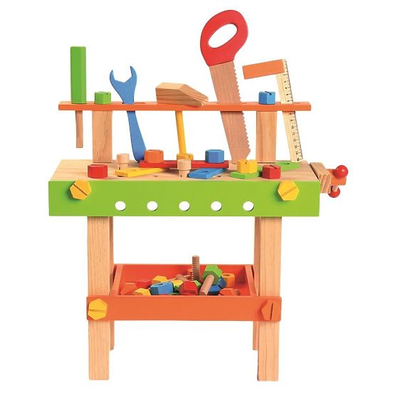 Große Holzwerkstatt mit Werkzeugen