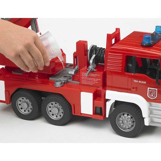 Bruder Feuerwehrwagen MAN 1:16