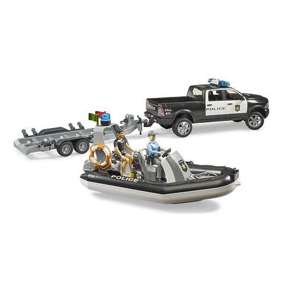 Bruder RAM Polizeiauto mit Boot und zwei Figuren