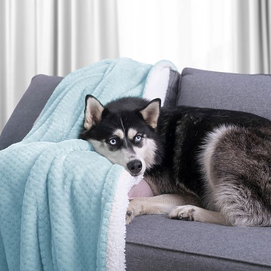 Decke SHLEEPY blau mit Jacquardmuster klassischer Stil 130x180