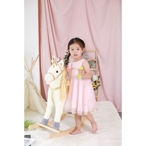 Goldenes Schaukel-Einhorn mit Rädern