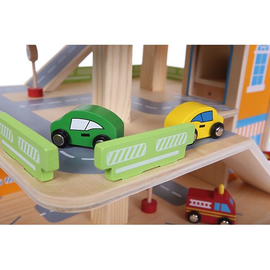 Holz-Garage mit Aufzug