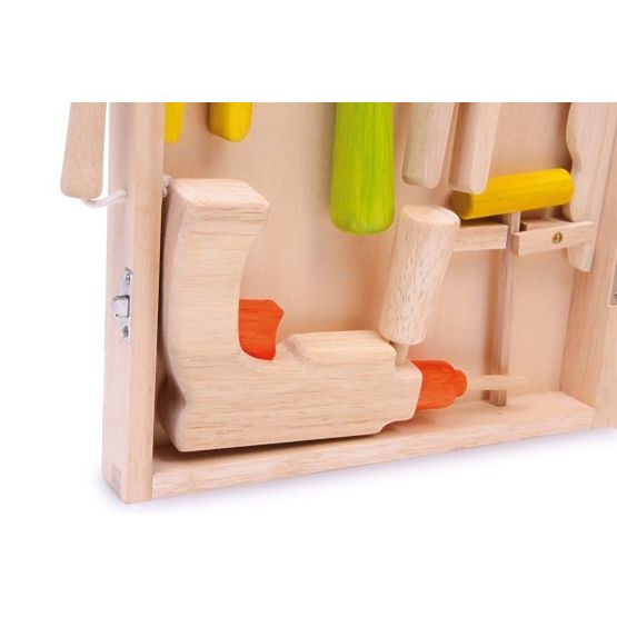 Holzkoffer mit Werkzeugen