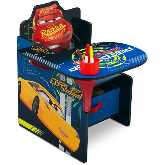 Kinder Stuhl mit eine tabelle Cars
