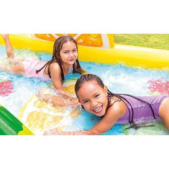 Kinderbecken mit Rutsche