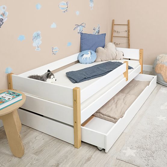 Kinderholzbett Scandie mit Rausfallschutz - weiß