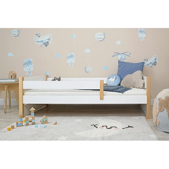 Kinderholzbett Scandie mit Rausfallschutz - weiß