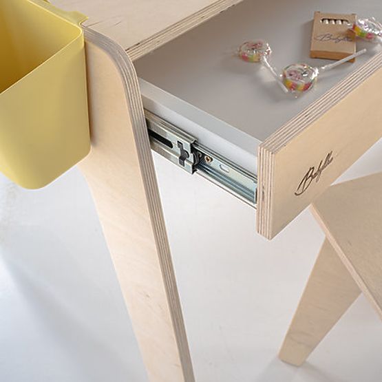 Kinderset Tisch und zwei Stühle mit Zubehör