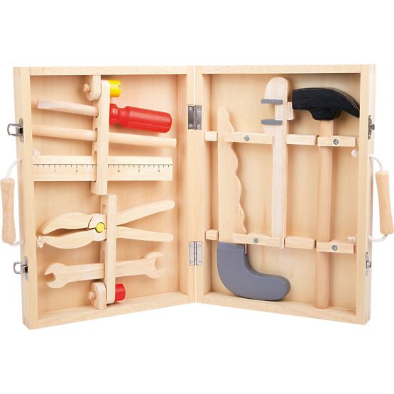 Kiste mit Holzwerkzeugen