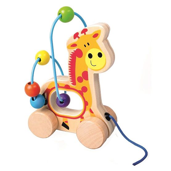 Magda reitet Giraffe mit einem motorisierten Labyrinth