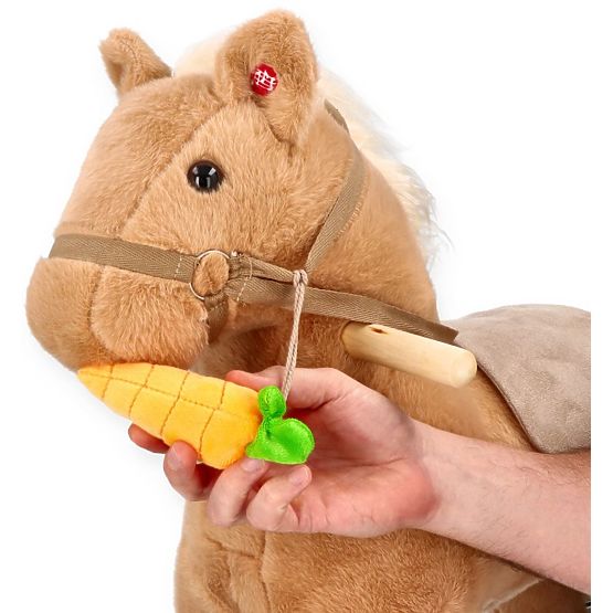 Schaukelpferd mit Karotte