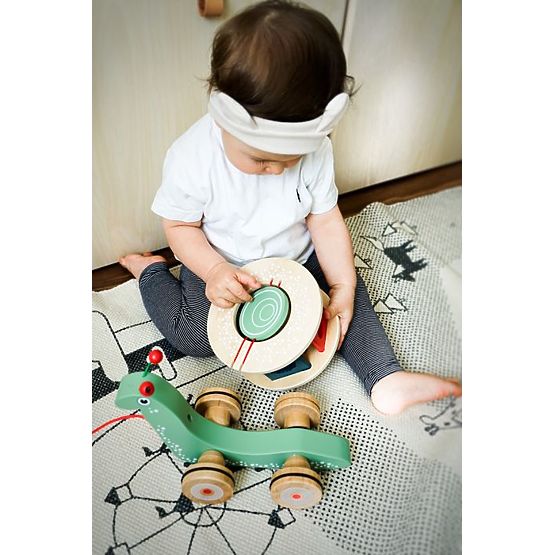 Schnecke mit Sortierbox an einer Schnur Montessori