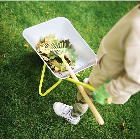 Small Foot Schubkarre mit Gartengeräten