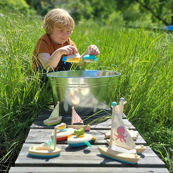 small foot Wasserspielzeug Segelboot Seestern