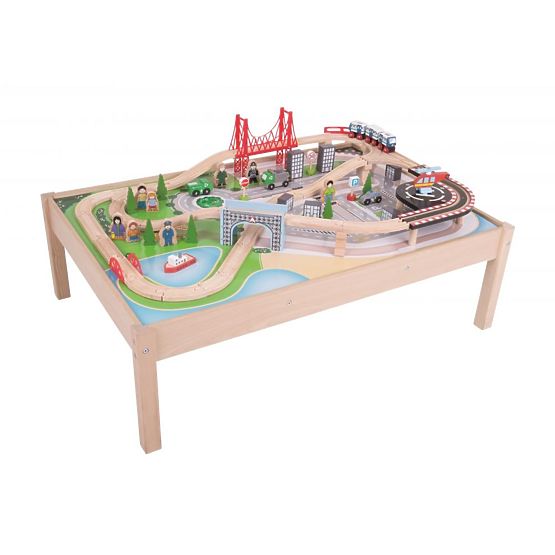 Spieltisch mit Holzeisenbahn