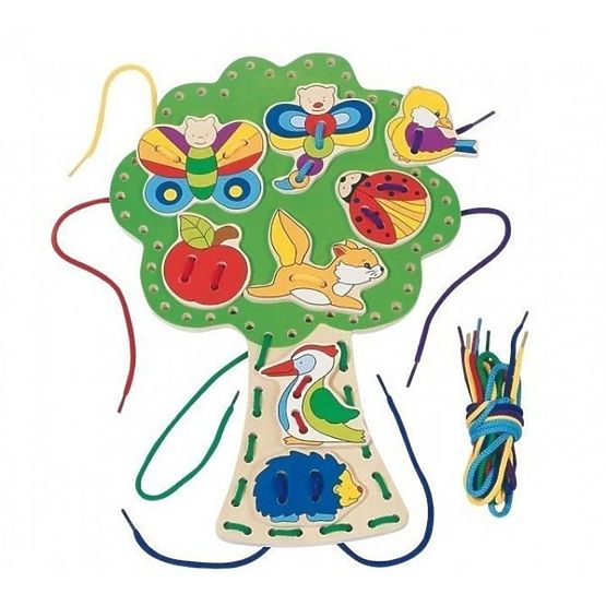 Spielzeugbaum einfädeln