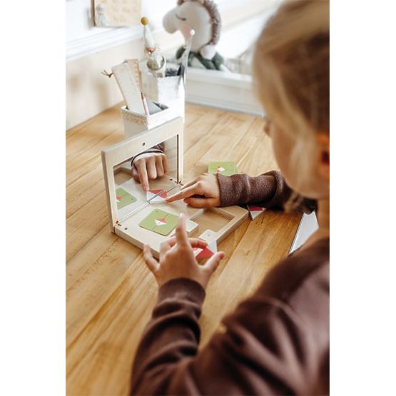 Symmetrisches Puzzle mit Spiegel