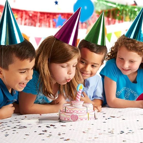 Zweistöckige Geburtstagstorte