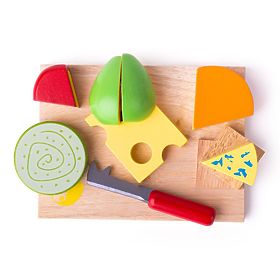 Bigjigs Toys Set aus hölzernen Lebensmittelkäsen auf einem Teller