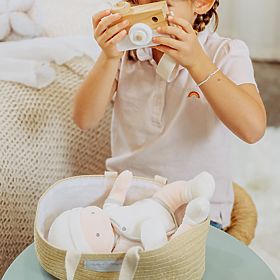 Doudou Jolijou Puppe Pol in einer Tragetasche für den Kinderwagen 28 cm, Doudou Jolijou Paris