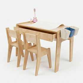 Kinderset Tisch und zwei Stühle mit Zubehör