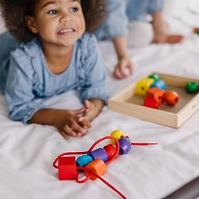 Set aus großen Perlen zum Auffädeln