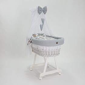 Weiße Weidenwiege mit Ausstattung für Babys - Waldtiere